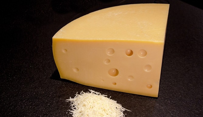 پنیر زیلرتالر ایمنتال