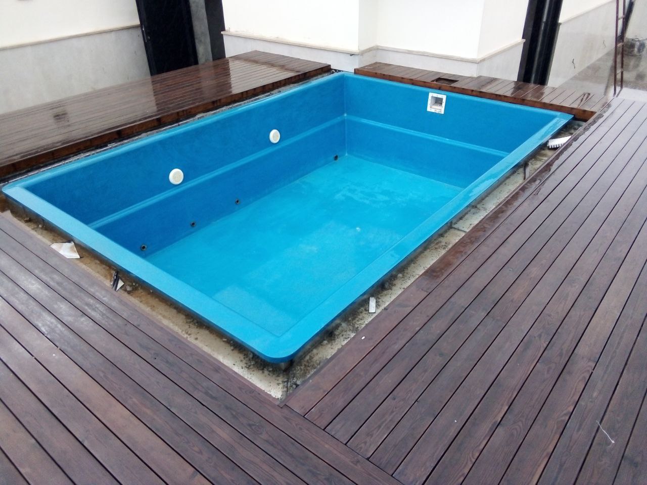 استخر فایبرگلاس روی پشت بام