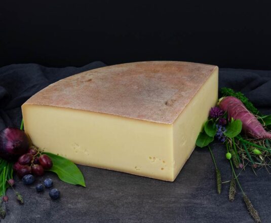 Allgäu mountain cheese g. U, spicy