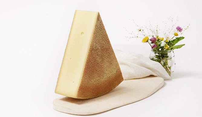 پنیر سیبراتسگفالر کوهی 6 ماهه